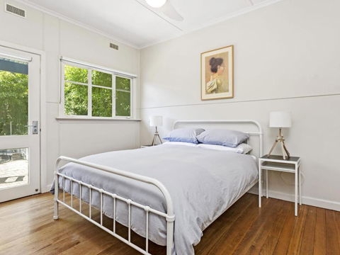 KIMBERLEY McCRAE - St Kilda Accommodation 2