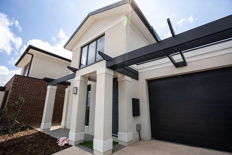 Captivating Large 4br@narre Warren - St Kilda Accommodation 6