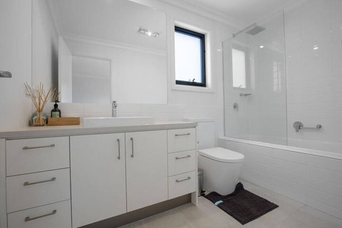 Captivating Large 4br@narre Warren - St Kilda Accommodation 7