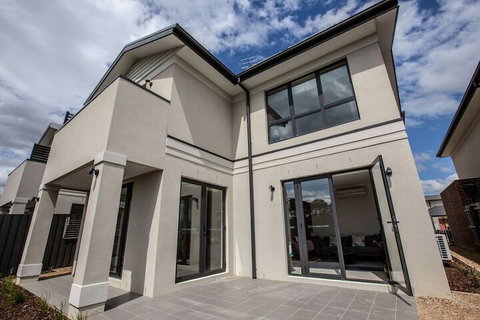 Captivating Large 4br@narre Warren - St Kilda Accommodation 3