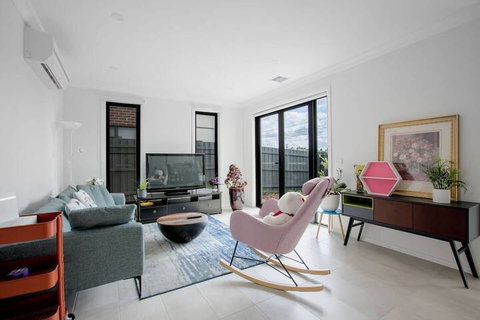 Captivating Large 4br@narre Warren - St Kilda Accommodation 4