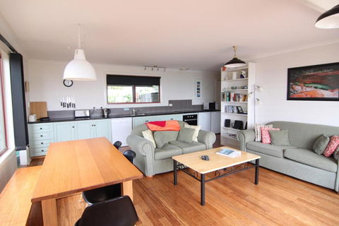 DOLPHIN LOOKOUT COTTAGE Amazing Views Of The Bay Of Fires - St Kilda Accommodation 6