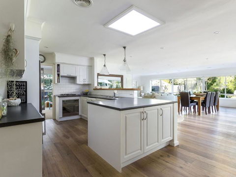 ALLAMBEA MOUNT ELIZA - St Kilda Accommodation 2