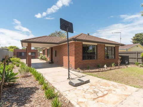 Family Foreshore Favourite - St Kilda Accommodation 6