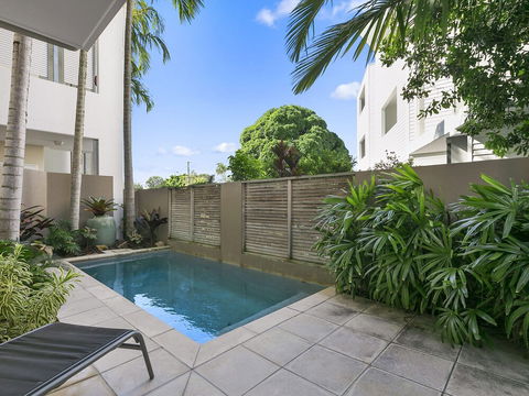 Stunning Riverfront Apartment In Noosaville Unit 2 Wai Cocos 215 Gympie Terrace - St Kilda Accommodation 0