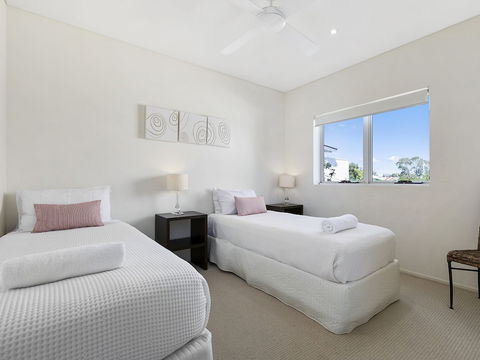 Stunning Riverfront Apartment In Noosaville Unit 2 Wai Cocos 215 Gympie Terrace - St Kilda Accommodation 4