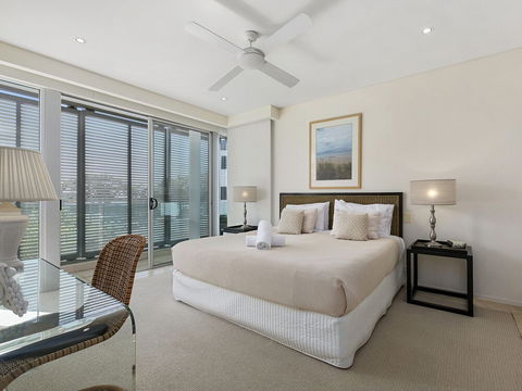 Stunning Riverfront Apartment In Noosaville Unit 2 Wai Cocos 215 Gympie Terrace - St Kilda Accommodation 3