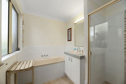Fabulous Pet Friendly Family Home - 3 Carribean Court - St Kilda Accommodation 2
