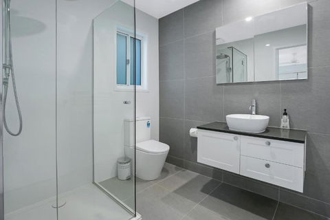 Walk To Hastings Street Noosa Sound - St Kilda Accommodation 1