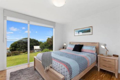 COASTAL HAVEN Panoramic Ocean Views - St Kilda Accommodation 3