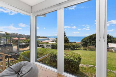 COASTAL HAVEN Panoramic Ocean Views - St Kilda Accommodation 4