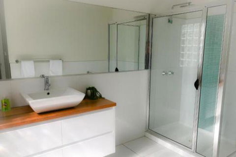 BAY Of FIRES BEACH SHACK Ocean Views From A Modern Beachhouse - St Kilda Accommodation 5