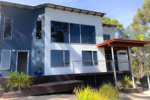 BAY Of FIRES BEACH SHACK Ocean Views From A Modern Beachhouse - St Kilda Accommodation 0