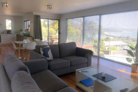 BAY Of FIRES BEACH SHACK Ocean Views From A Modern Beachhouse - St Kilda Accommodation 3