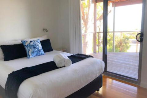 BAY Of FIRES BEACH SHACK Ocean Views From A Modern Beachhouse - St Kilda Accommodation 7