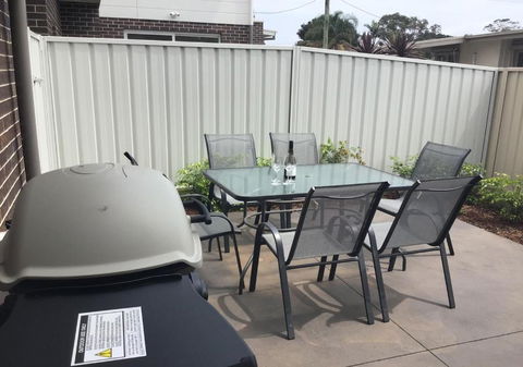 Discover Warilla Bright & Airy Townhouse Near The Beach & Lake - St Kilda Accommodation 2