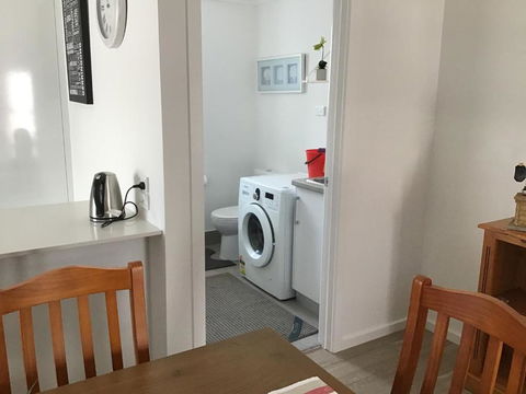 Discover Warilla Bright & Airy Townhouse Near The Beach & Lake - St Kilda Accommodation 3