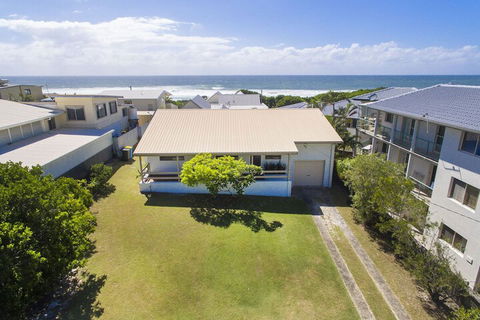 Baileys Beach House - St Kilda Accommodation 2