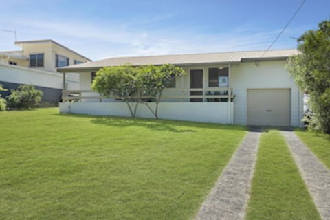 Baileys Beach House - St Kilda Accommodation 0