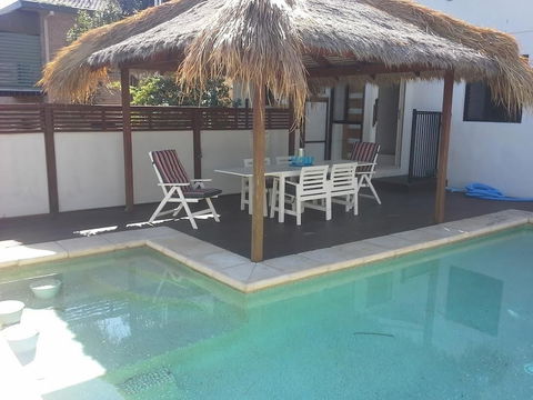 Minutes Walk To Peregian Beach & Surf! Unit 1 / 28 Pelican Street - St Kilda Accommodation 2