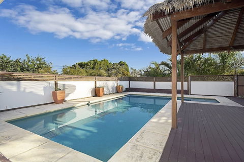 Minutes Walk To Peregian Beach & Surf! Unit 1 / 28 Pelican Street - St Kilda Accommodation 0