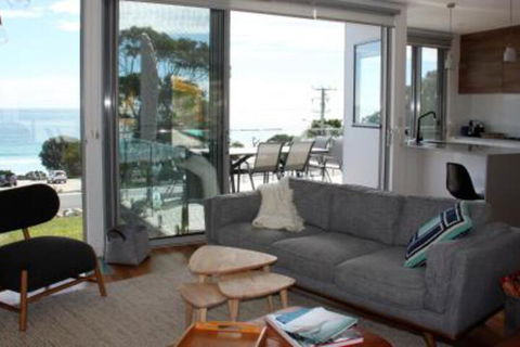 BEACHHOUSE BINALONG Luxury Waterfront Holiday House At Bay Of Fires - St Kilda Accommodation 3
