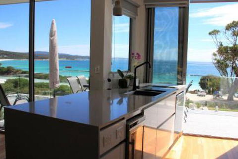 BEACHHOUSE BINALONG Luxury Waterfront Holiday House At Bay Of Fires - St Kilda Accommodation 4