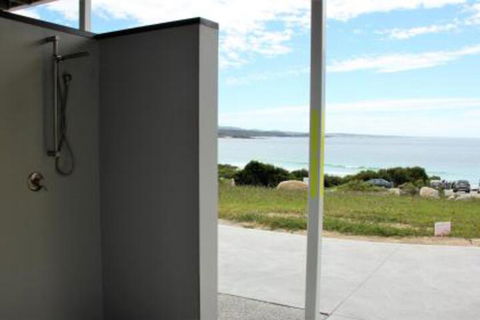 BEACHHOUSE BINALONG Luxury Waterfront Holiday House At Bay Of Fires - St Kilda Accommodation 0