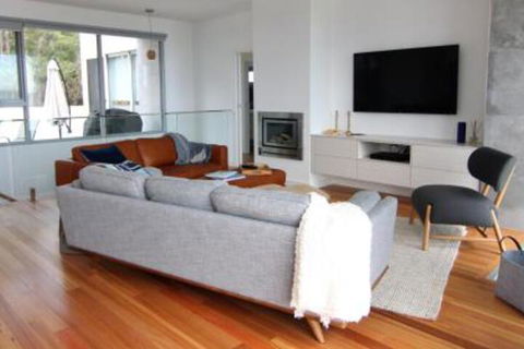 BEACHHOUSE BINALONG Luxury Waterfront Holiday House At Bay Of Fires - St Kilda Accommodation 5