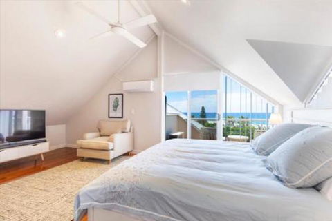 Casual Hamptons Living Sunshine Beach - St Kilda Accommodation 6