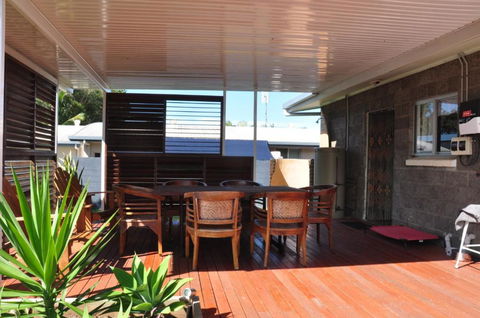 12 Zircon Street Renovated Beach Shack With The Perfect Blend Of Comfort & Coastal Cool - St Kilda Accommodation 3
