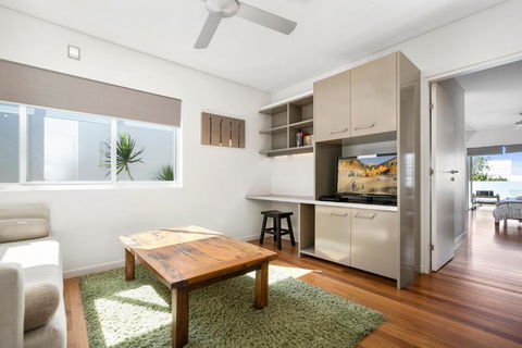 Contemporary & Central Sunshine Beach - St Kilda Accommodation 2