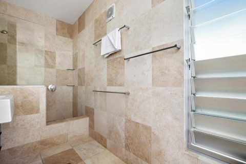 Contemporary & Central Sunshine Beach - St Kilda Accommodation 5