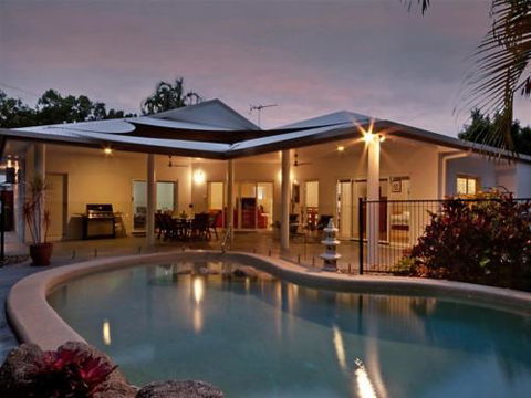 CRISTAL At CLIFTON BEACH - St Kilda Accommodation 0