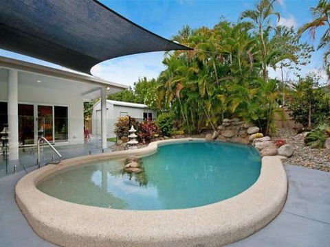 CRISTAL At CLIFTON BEACH - St Kilda Accommodation 3