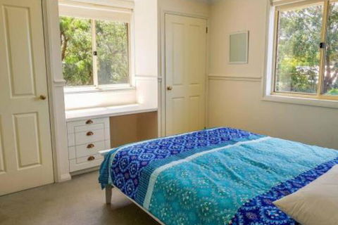 GUMS & ROSES Family Home In The Heart Of Town. - St Kilda Accommodation 2