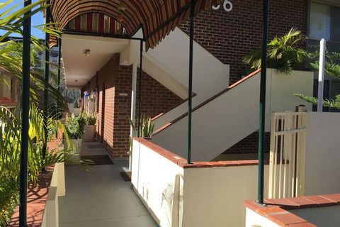 B6 Cafes & Restaurants Close To UWA - St Kilda Accommodation 2