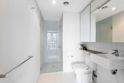 FARINA, 1BDR Docklands Apartment - St Kilda Accommodation 1