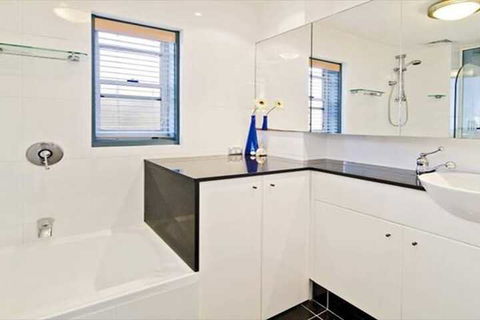 The Apartment Service BENT6 - St Kilda Accommodation 2