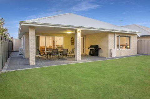 Fairway Isle - St Kilda Accommodation 2