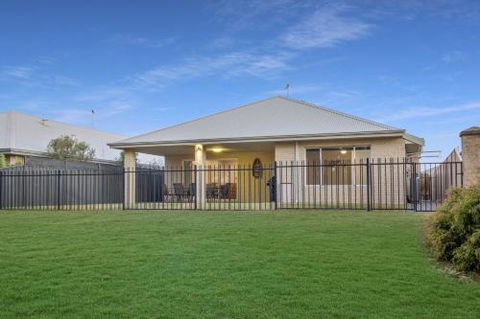 Fairway Isle - St Kilda Accommodation 3