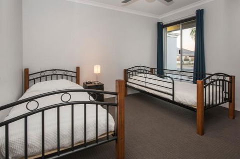 Fairway Isle - St Kilda Accommodation 5