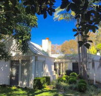 Wisteria Cottage on the Lagoon / Beach - St Kilda Accommodation