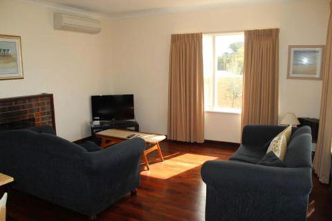 River Panorama Beach House - St Kilda Accommodation 7