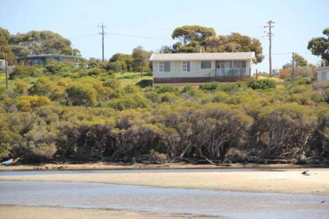 River Panorama Beach House - St Kilda Accommodation 6