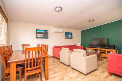 The Gee Beach House - St Kilda Accommodation 5