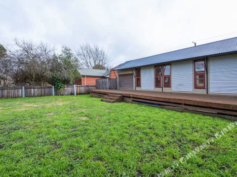 Family Friendly Weatherboard Cottage - St Kilda Accommodation 1