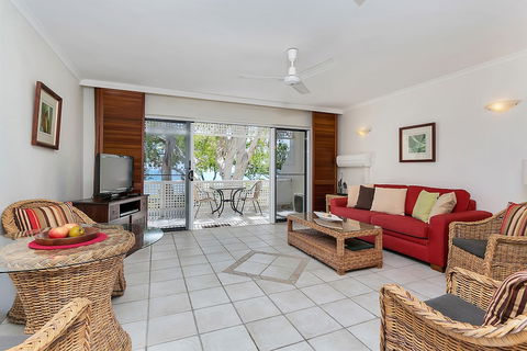 On Palm Cove Beachfront Apartments - St Kilda Accommodation 4