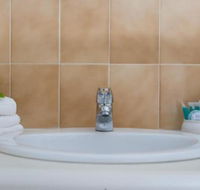 Budget Apartment Trinity Beach - St Kilda Accommodation