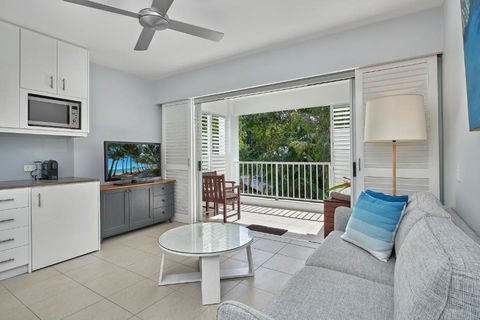 Couples Private Spa Beach Getaway - St Kilda Accommodation 1
